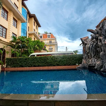 The Suite By Royal Crown Hotel-3
